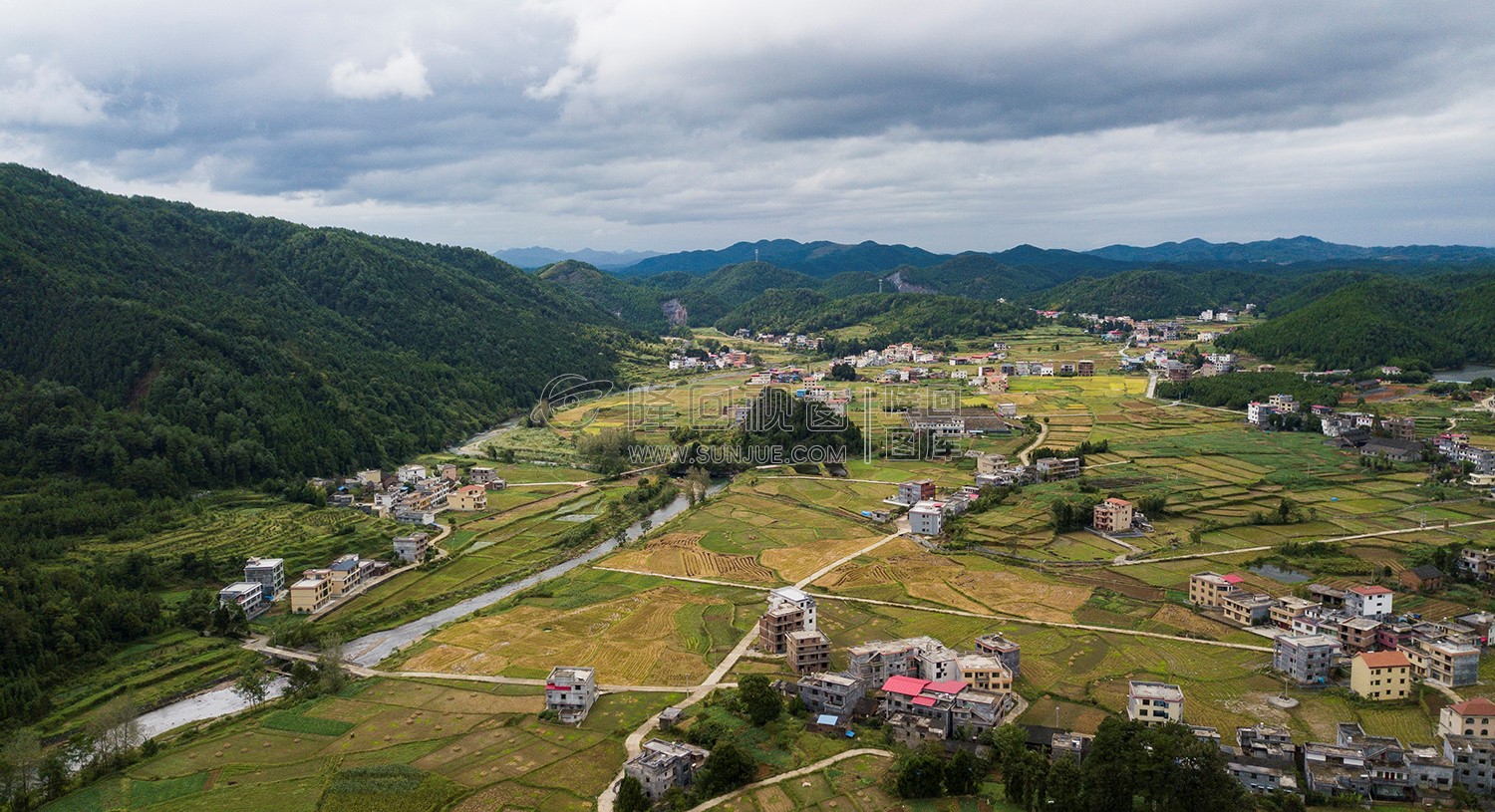 西洋江旁的星月村