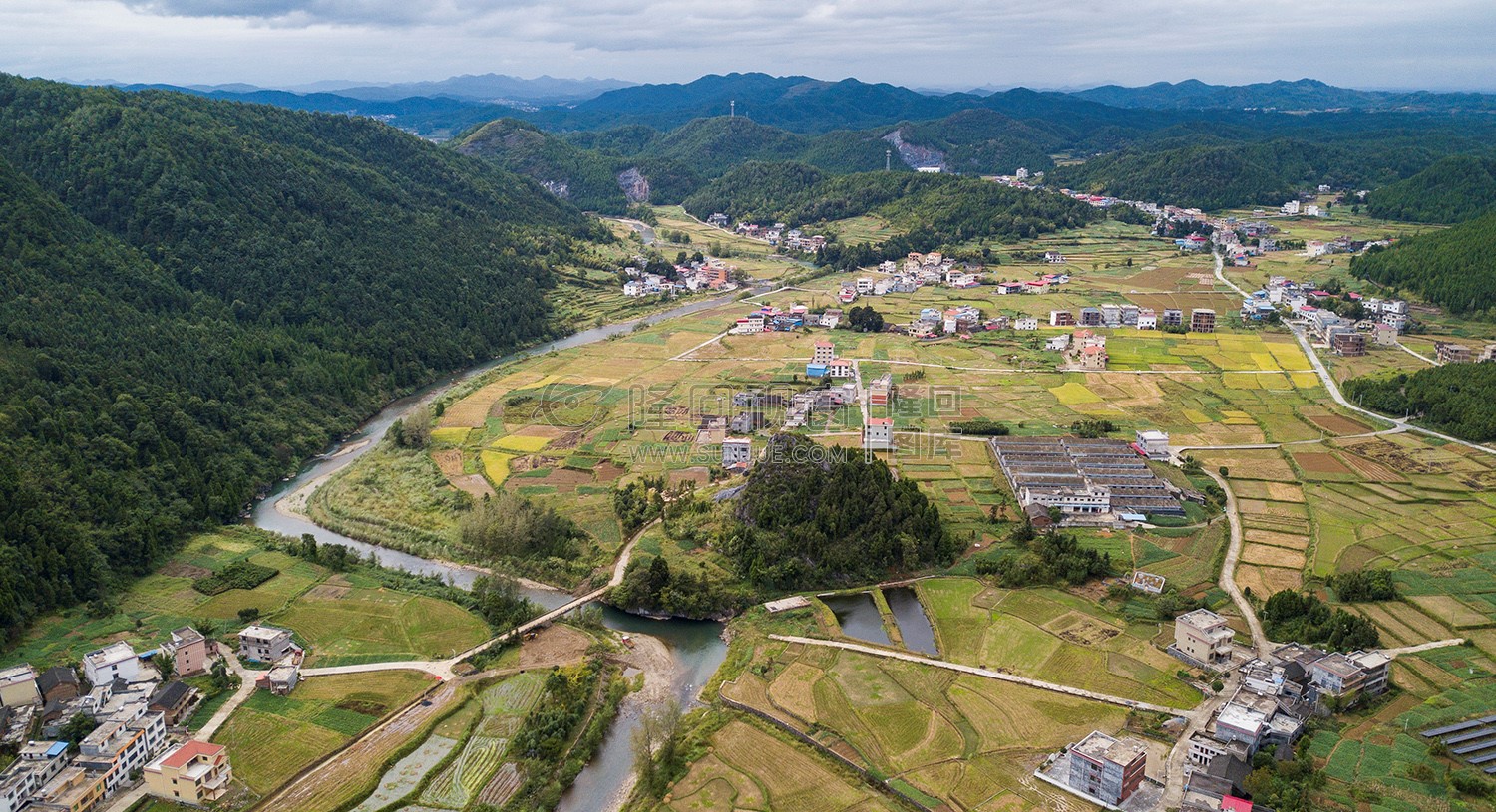 西洋江旁的星月村