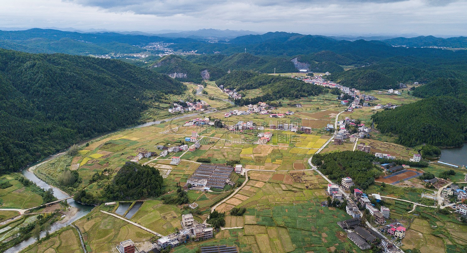 西洋江旁的星月村