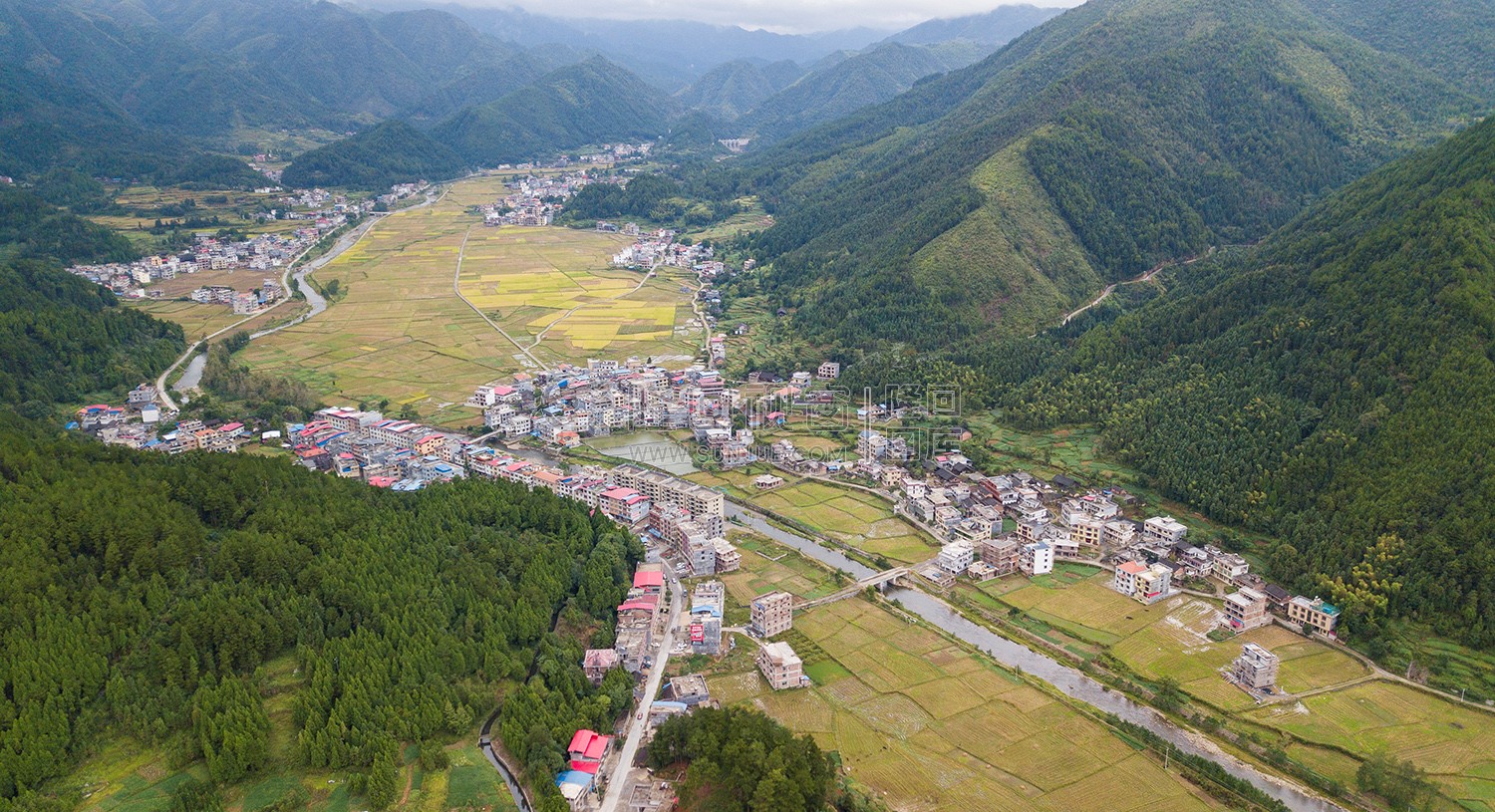 航拍苏河村村落