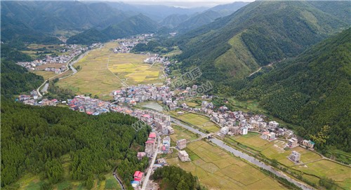 航拍苏河村村落