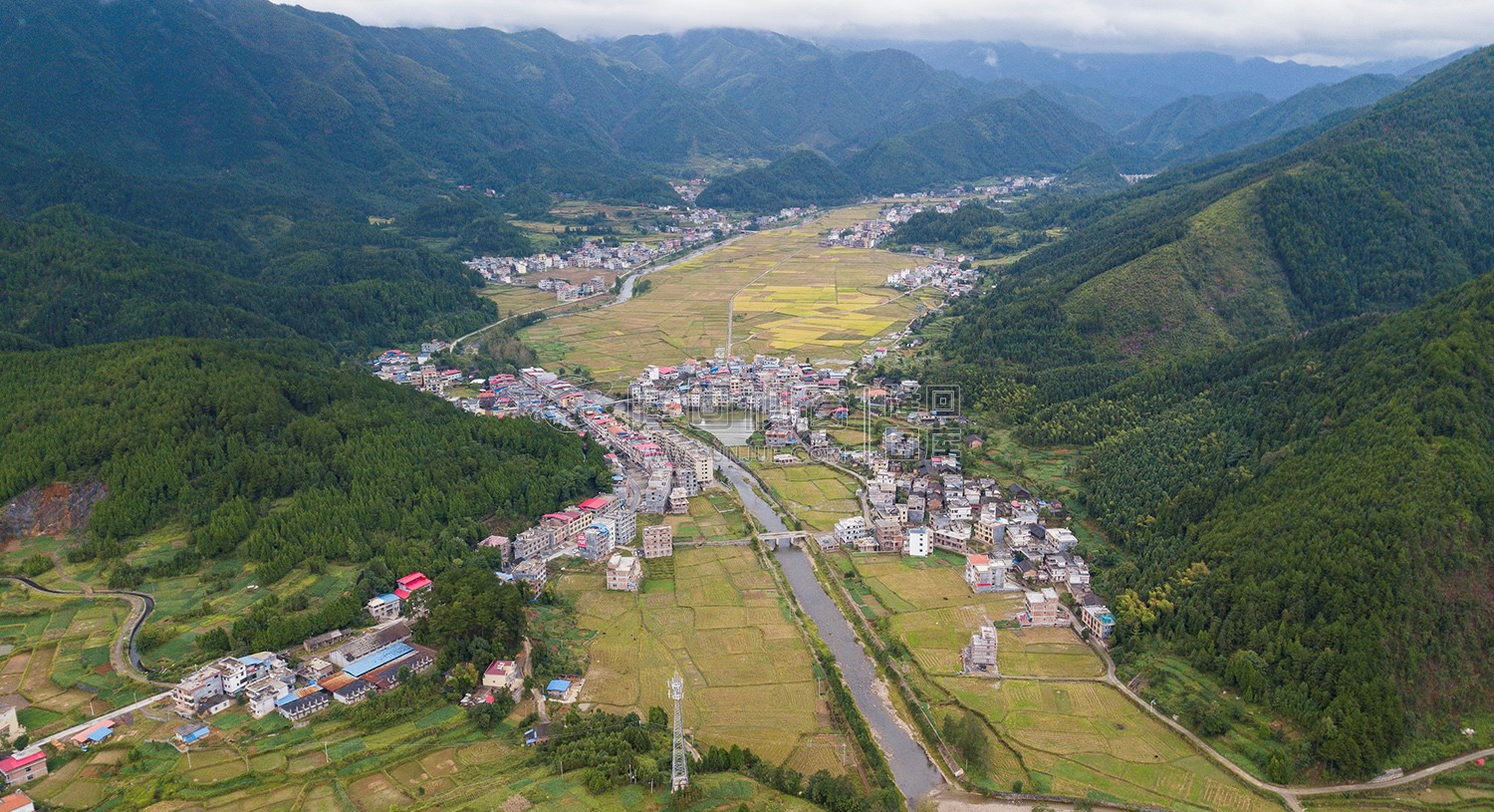 航拍苏河村村落