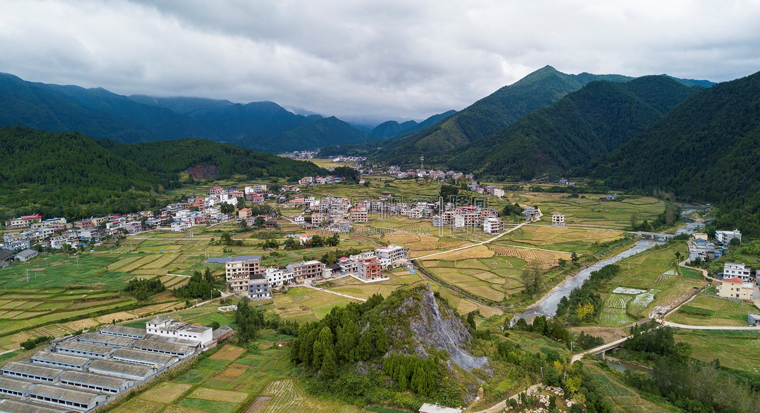 西洋江旁的星月村