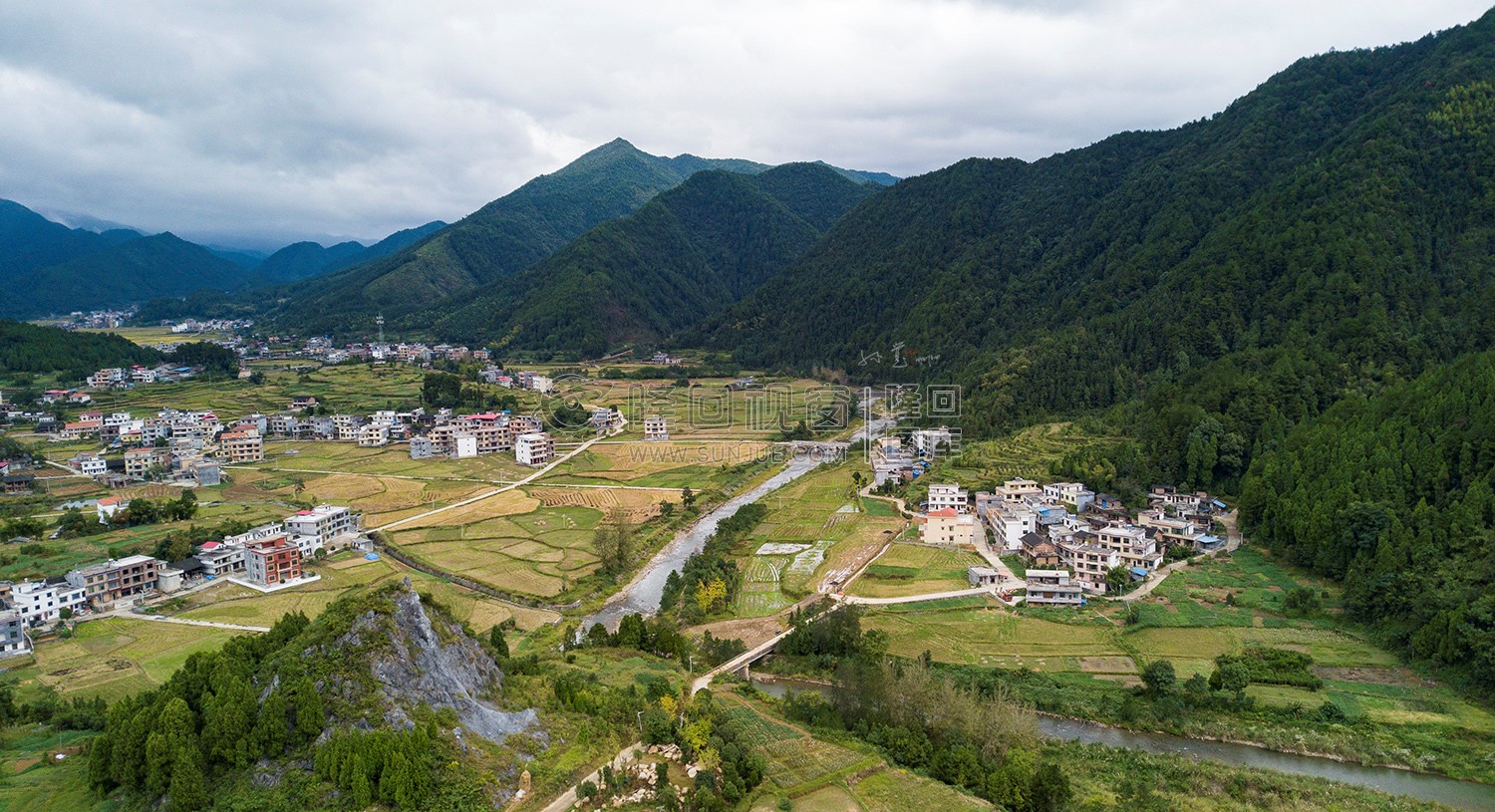 西洋江旁的星月村