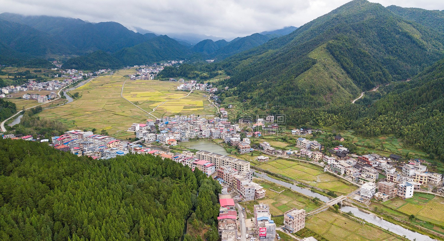 航拍苏河村村落
