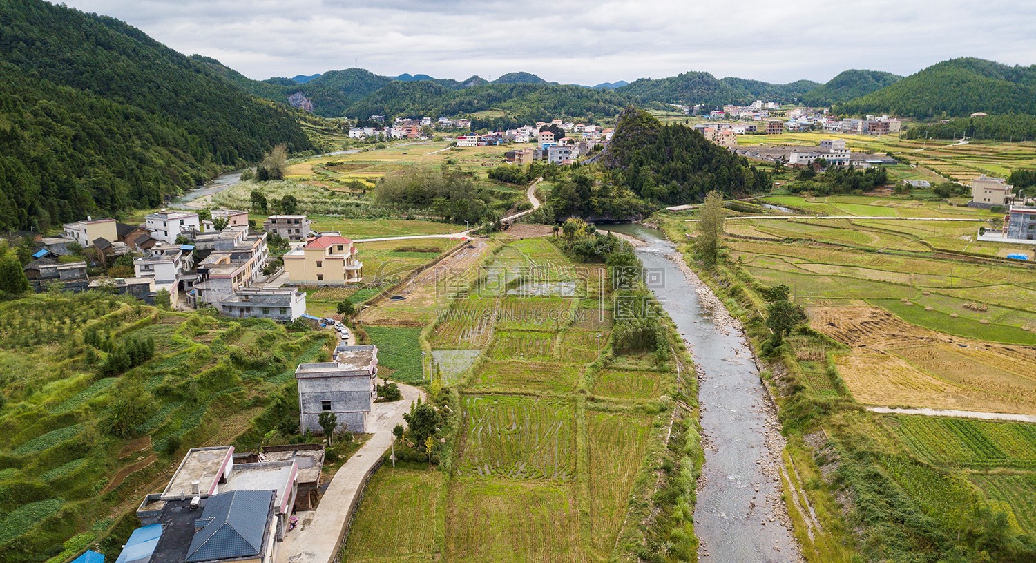 西洋江旁的星月村