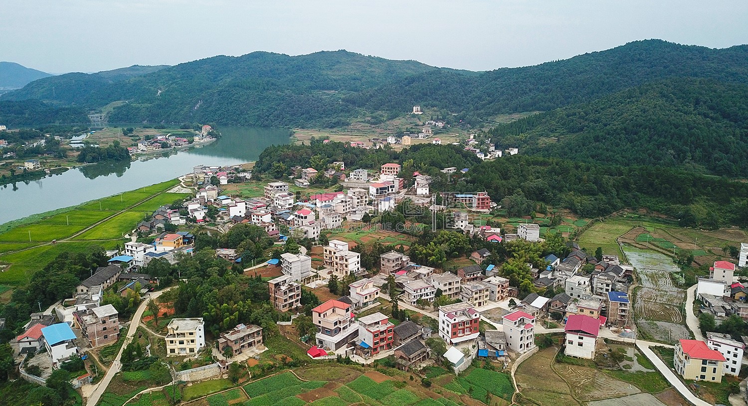 龙洲村，赧水河畔的乡村田园风光