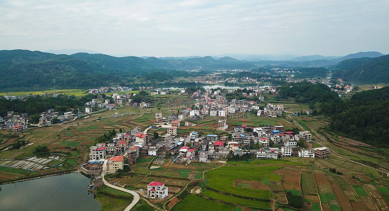 龙洲村，赧水河畔的乡村田园风光