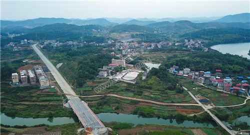 五里大桥旁的五里学校