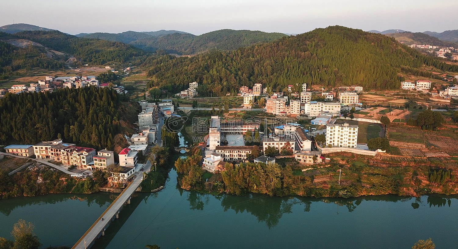 曾家坳中学-辰河旁边