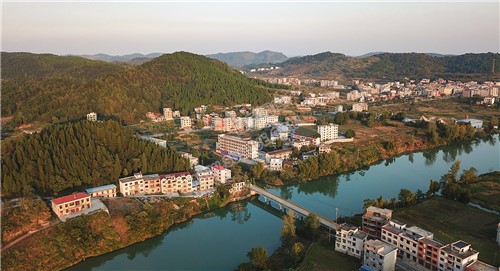 辰河旁边的学校