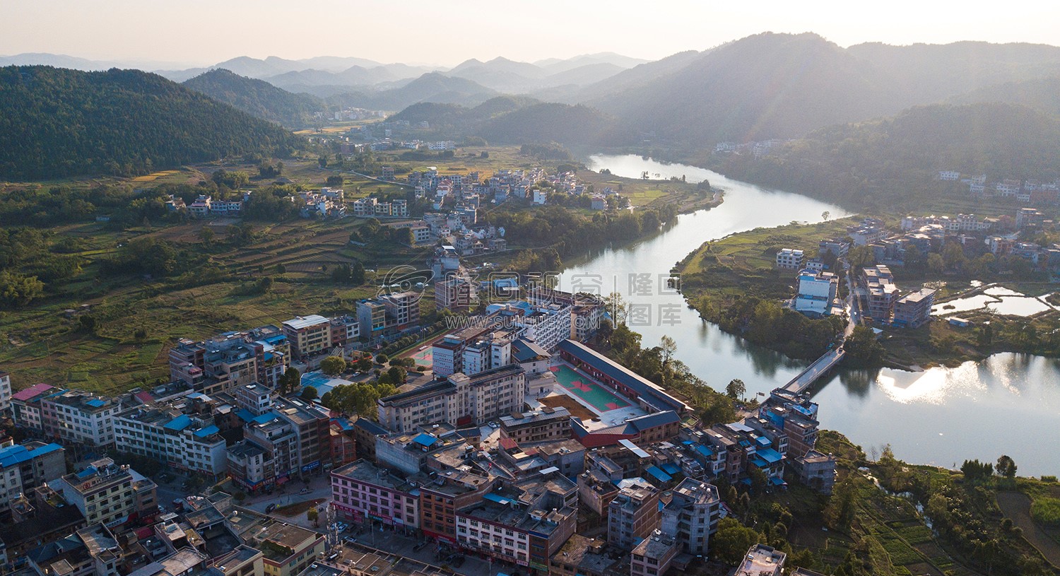 辰河旁的华星学校