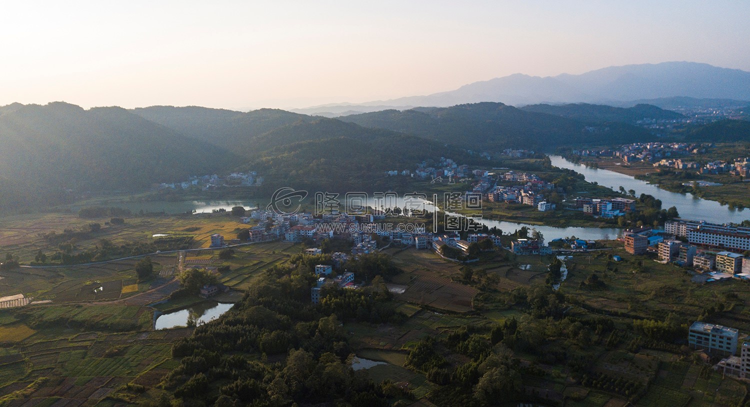 雷河村 塘家山村方向