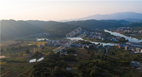 雷河村 塘家山村方向