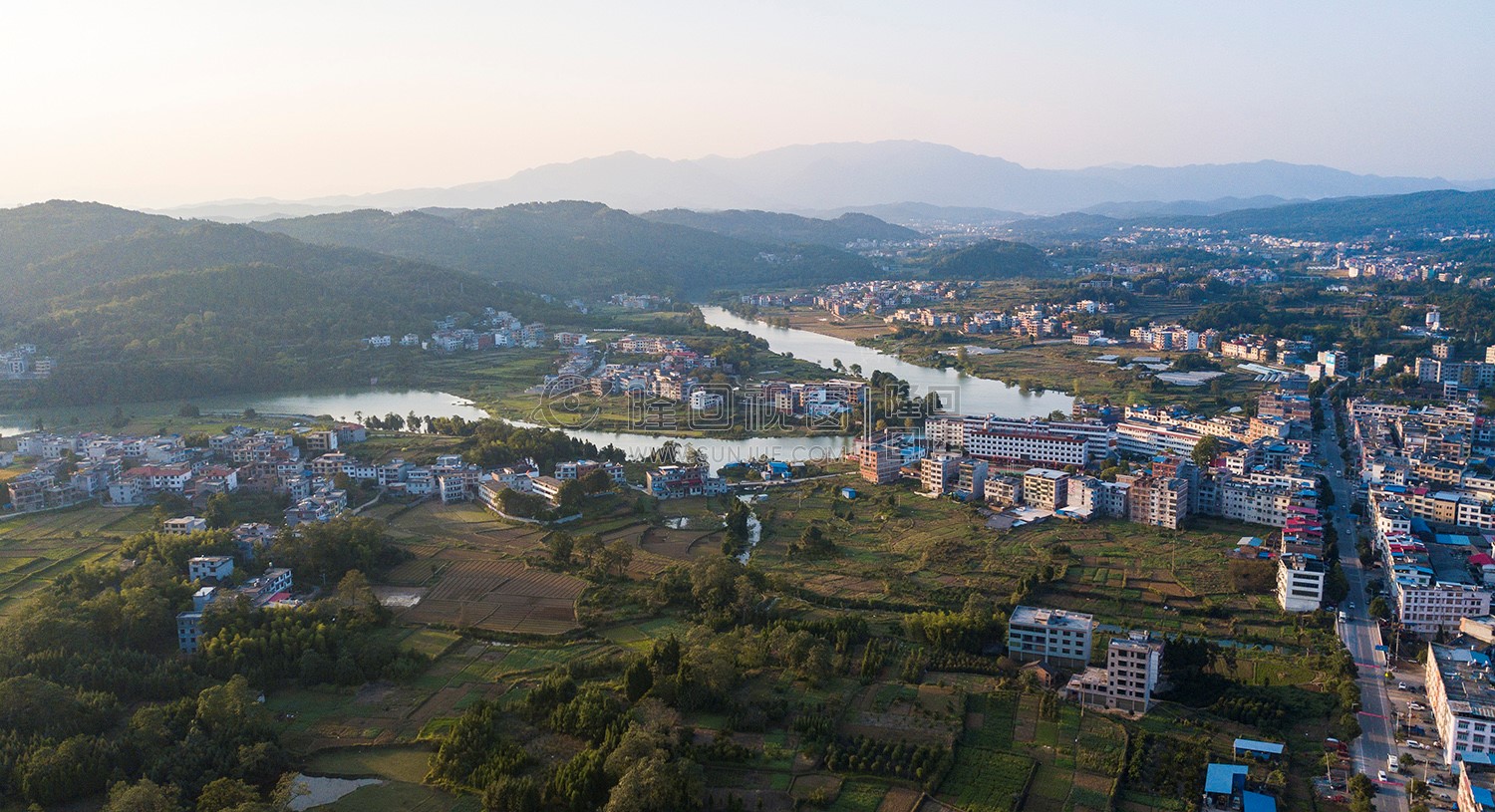 华星学校塘家山村方向