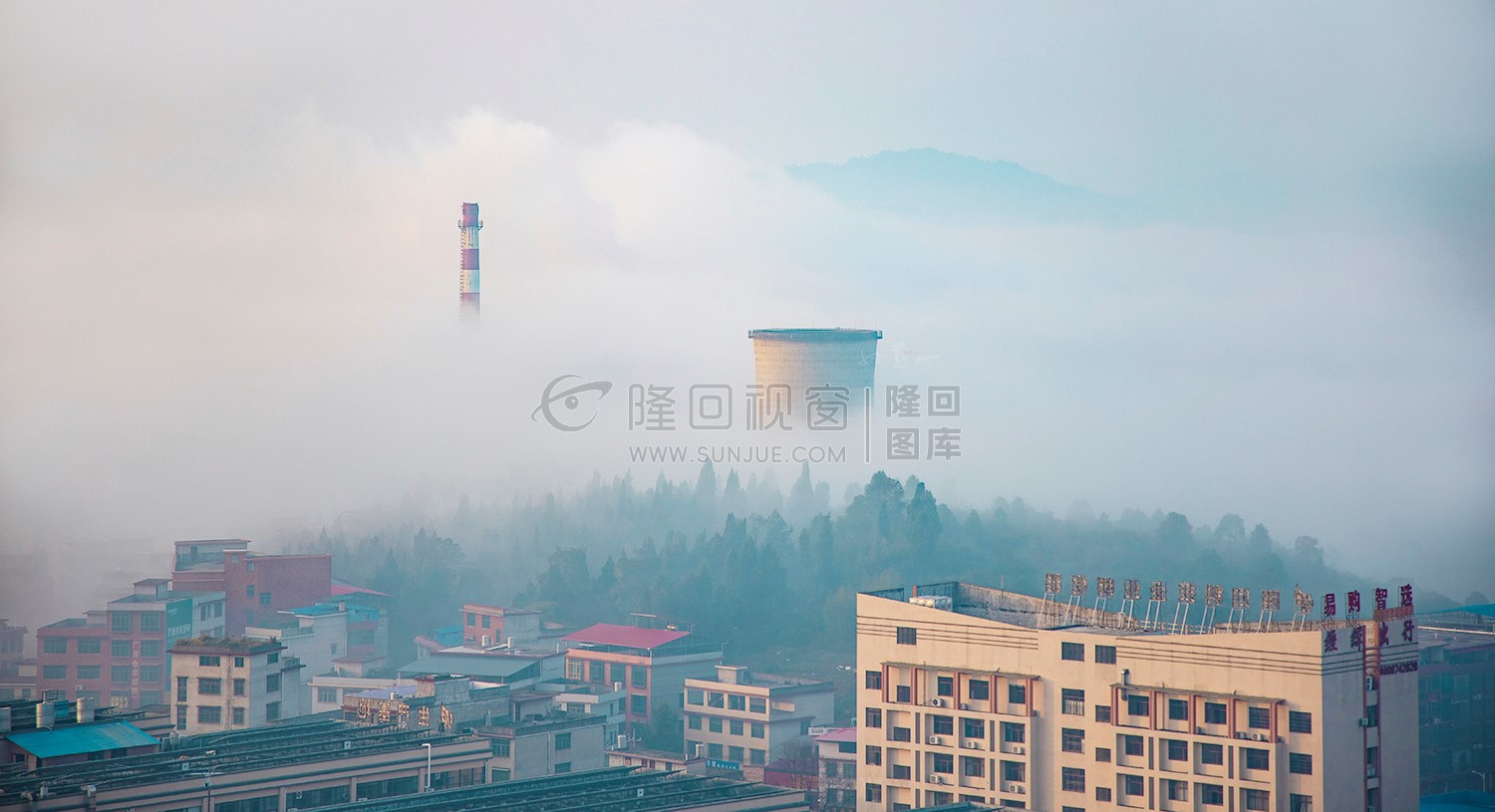 晨雾里的隆回工业园