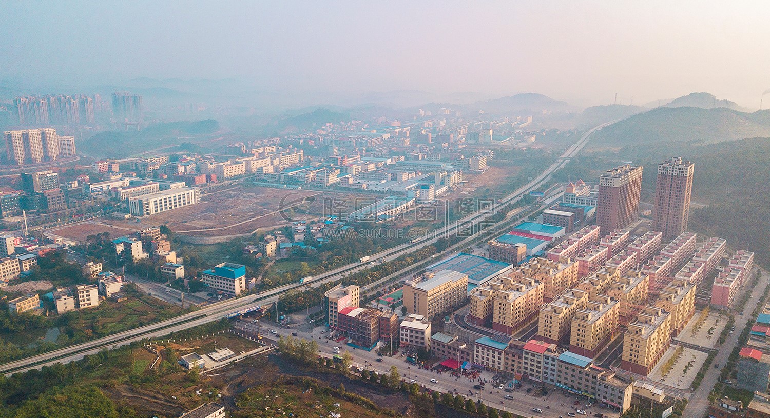 兴业小区罗家大岭山脚下