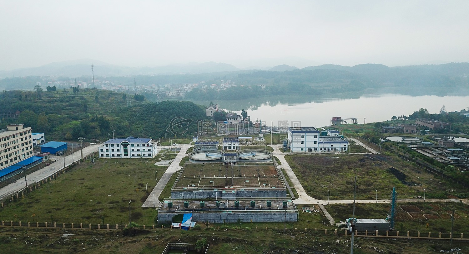 工业园内的污水处理厂