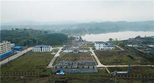 工业园内的污水处理厂