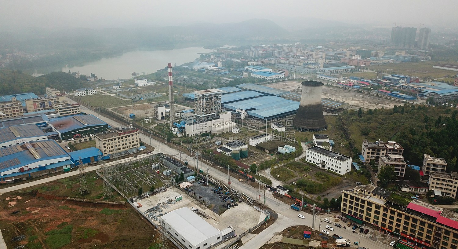 赧水河畔的工厂