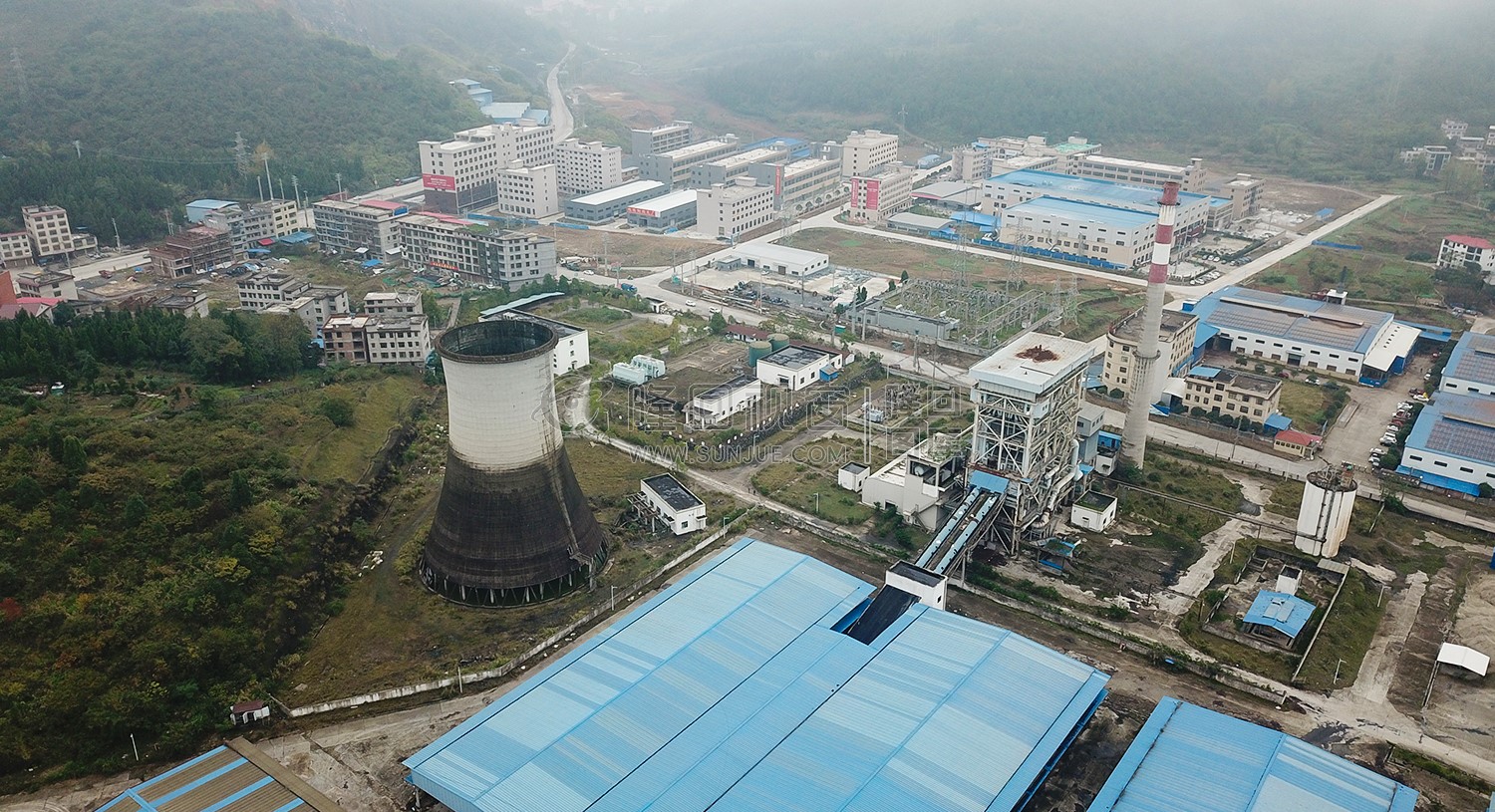 标志性的大烟囱冷却塔