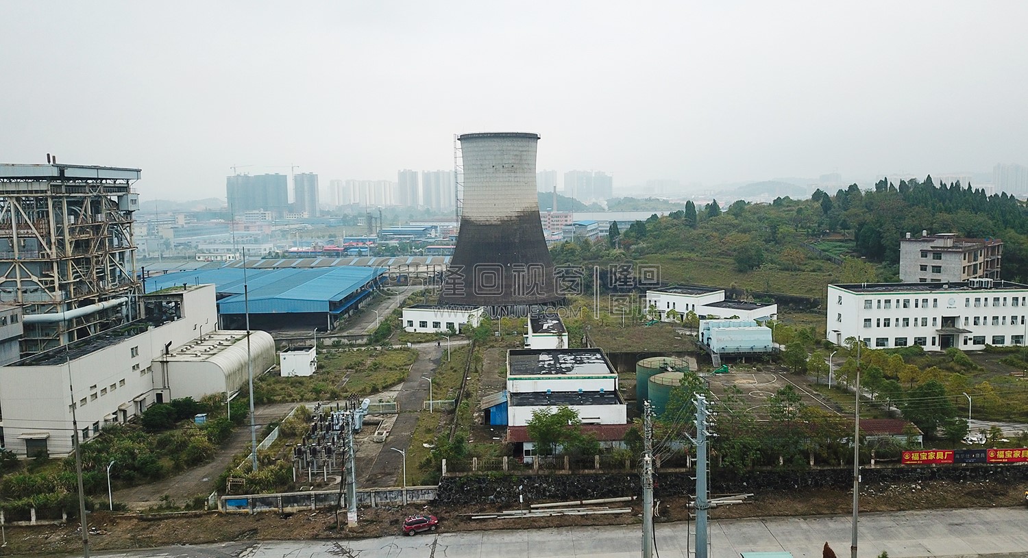 标志性的大烟囱冷却塔