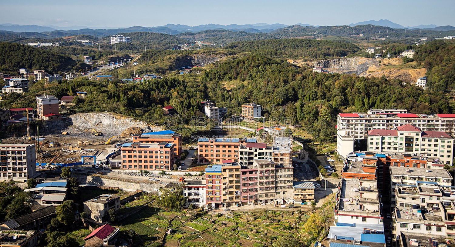 隆回交警队后面