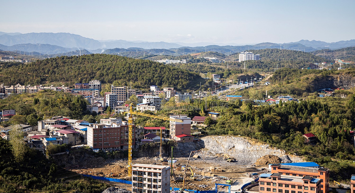 隆回交警队后面