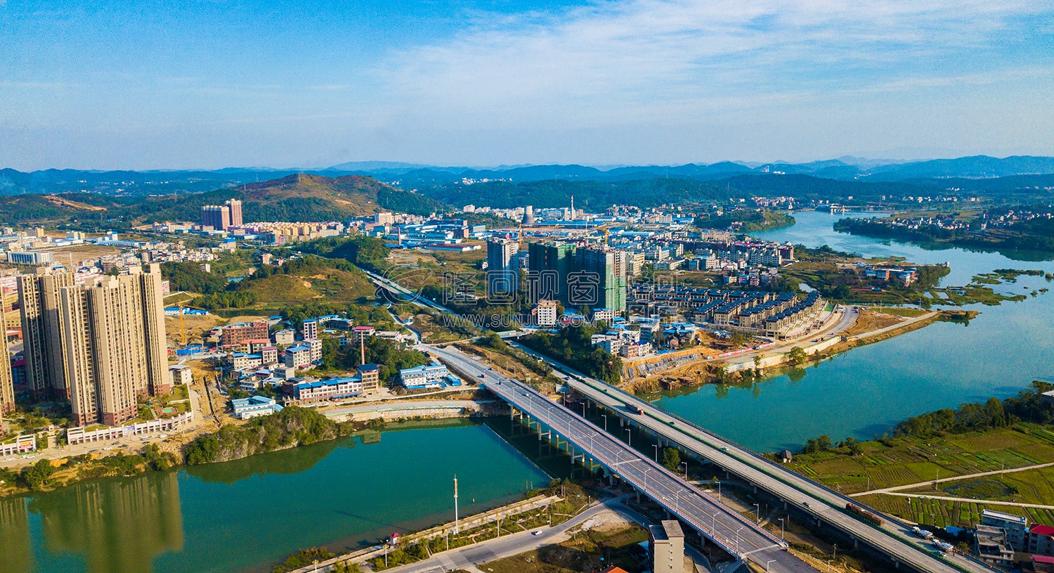 紫霞园大桥秋天风光