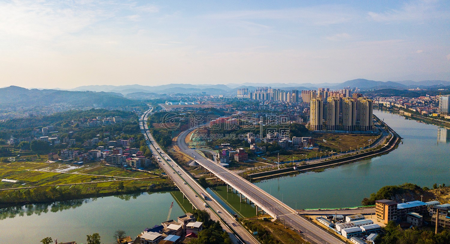 紫霞园大桥秋天风光