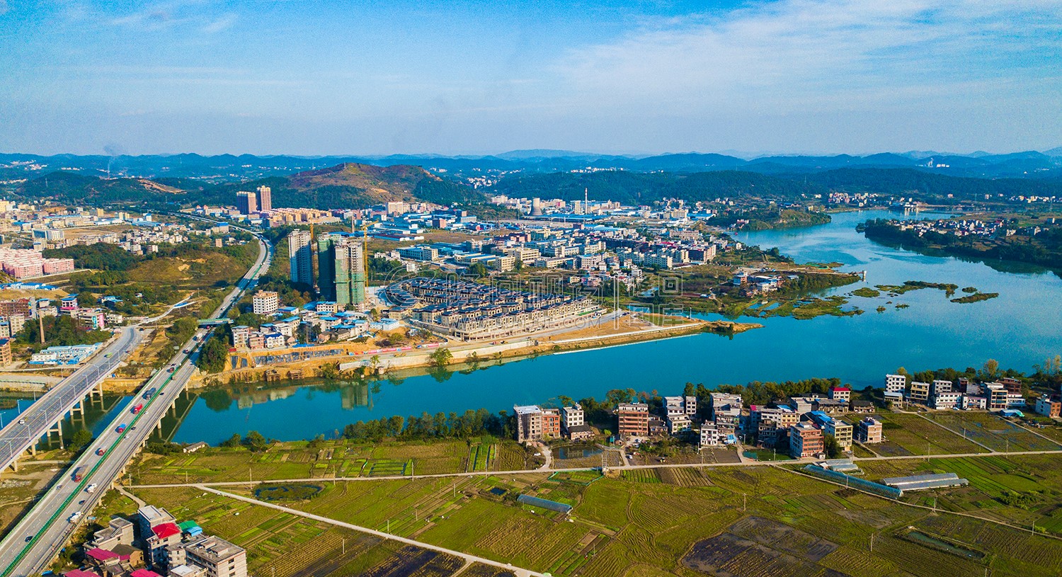 紫霞园大桥秋天风光