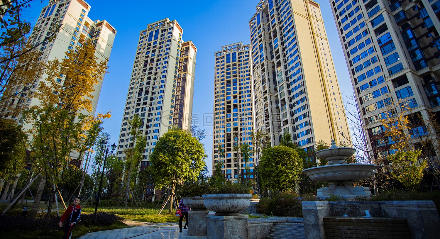 江语城小区花园秋天风景