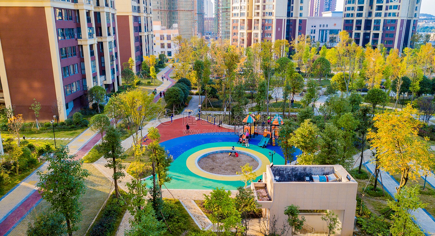 儿童游乐场区