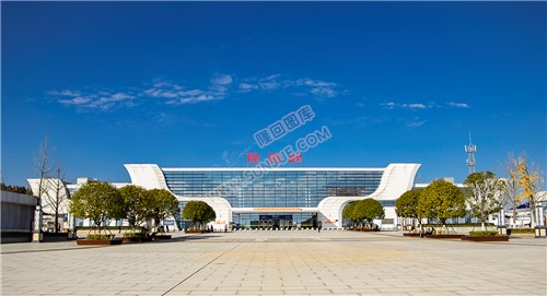 隆回高铁站广场