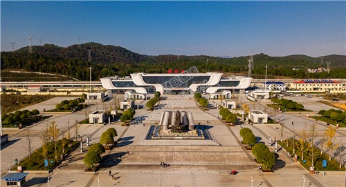 隆回高铁站全景