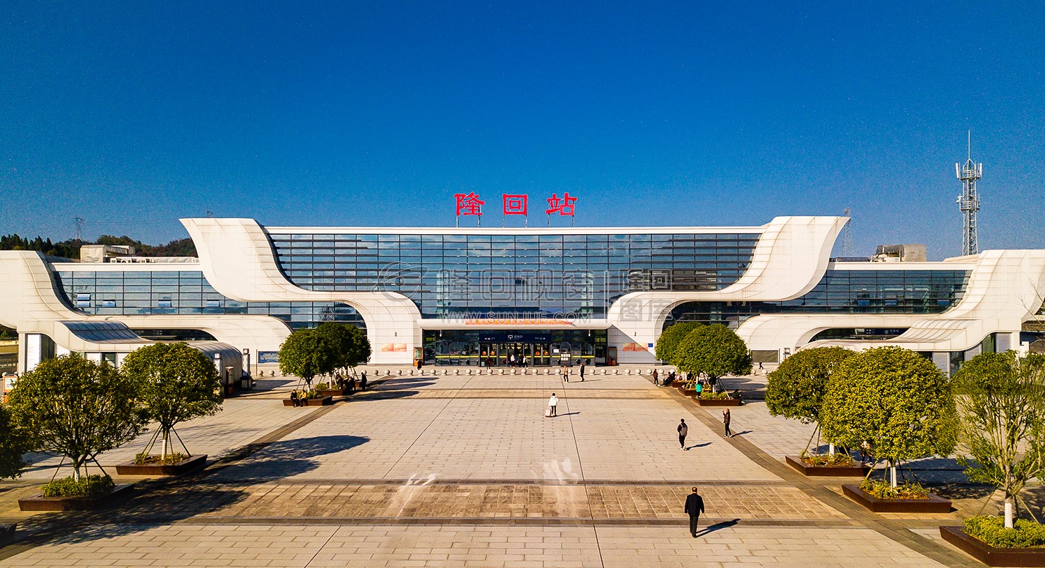 隆回高铁站广场