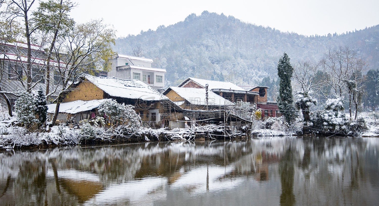 芙蓉山脚下的雪景