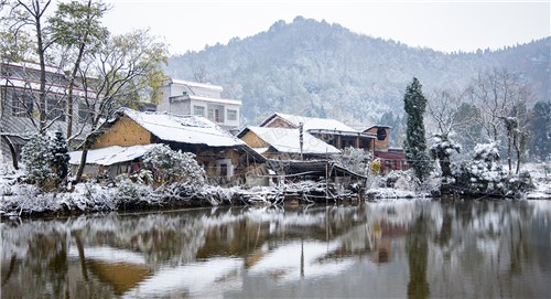 芙蓉山脚下的雪景