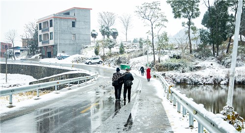 芙蓉山脚下的雪景