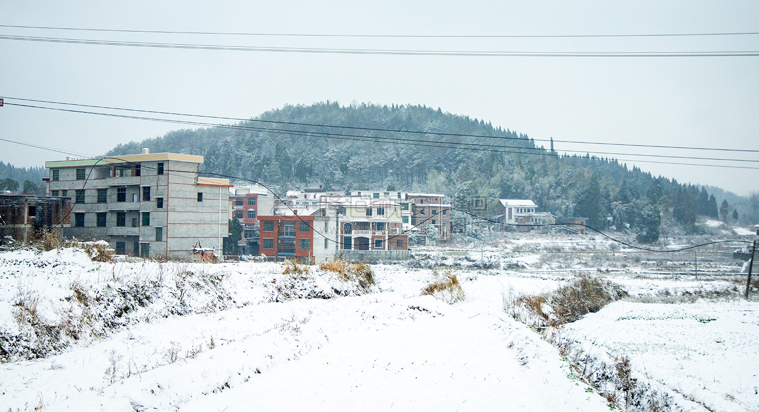 芙蓉山脚下的雪景
