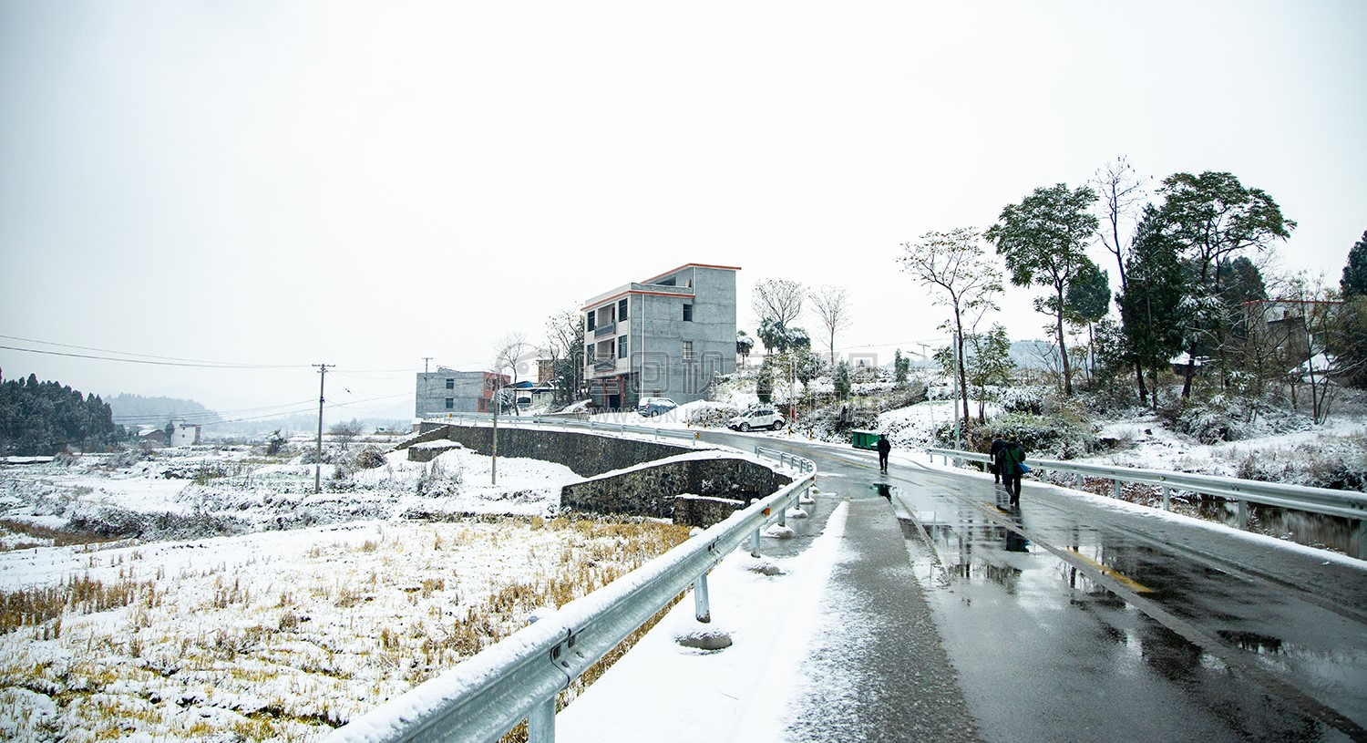 芙蓉山脚下的雪景