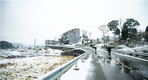 芙蓉山脚下的雪景
