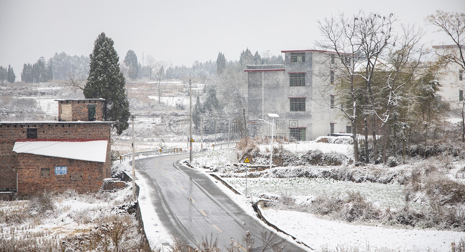 芙蓉山脚下的雪景
