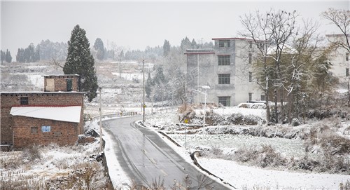 芙蓉山脚下的雪景