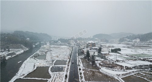 优先村雪景