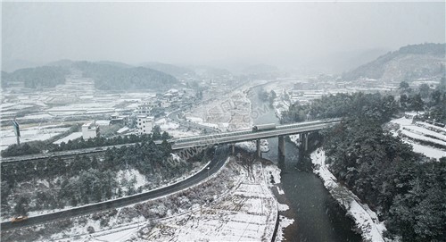 优先村雪景