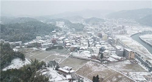 优先村雪景