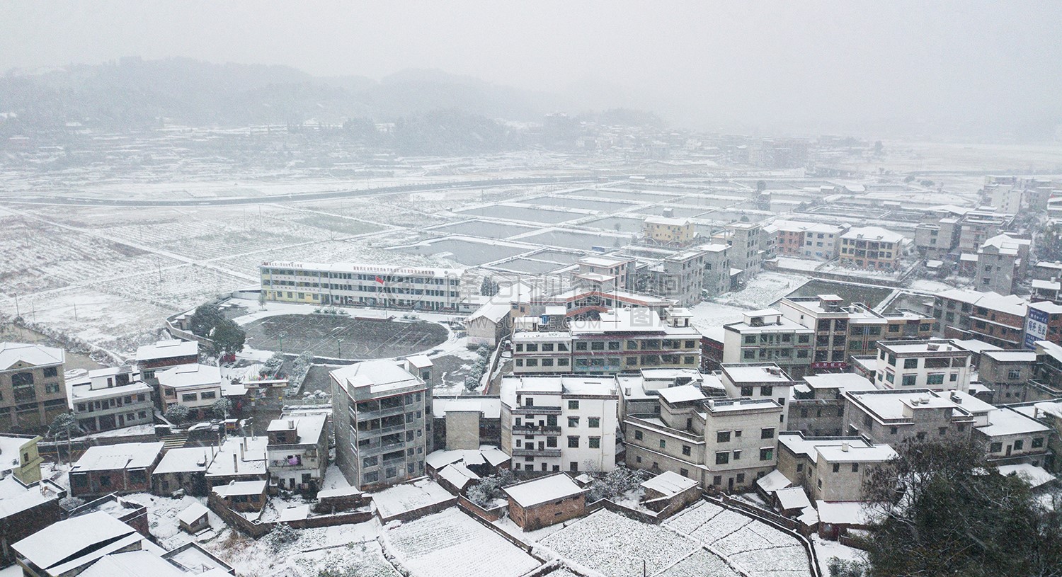 红光村周边雪景
