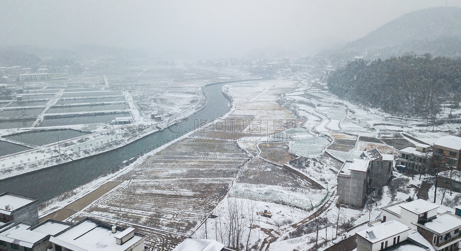 红光村周边雪景