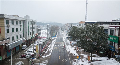 三阁司街上雪景